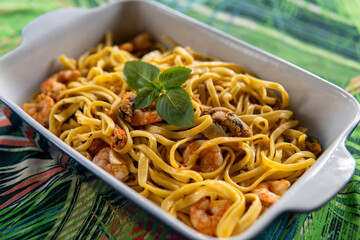 Perfect tagliatelle with shrimp and a green detail