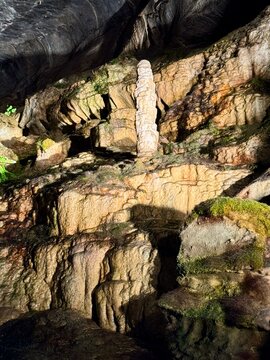 Tropssteinh&ouml;hle in der Schweiz zum besichtigen