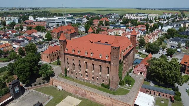 Zamek w Gniewie z Lotu Ptaka &ndash; Malownicze Ujęcia z Drona