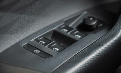 Car power window control buttons