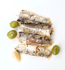 Delicious sardines in oil paired with green olives for a tasty Mediterranean snack