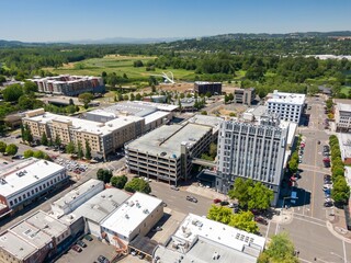 Fototapeta premium High-angle view of Salem city downtown area with various buildings, including apartments, parking garages, and a historic building. Urban development and construction are evident. , Oregon, USA