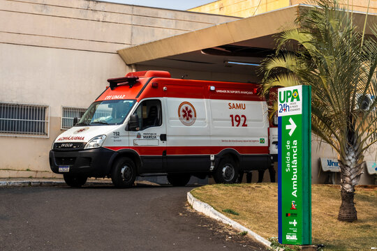 Marilia, Sao Paulo, Brazil, September 06, 2024.. SAMU ambulance, Mobile Emergency Care Service, at the entrance of a 24-Hour UPA, Emergency Care Unit, in the north side of the city of Marilia