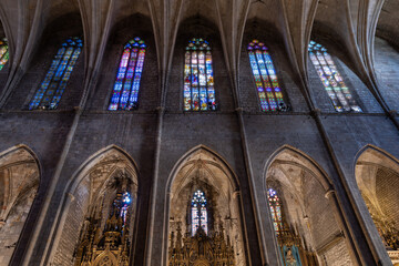 Fototapeta premium Detalle de las cristaleras de un edificio religioso medieval europeo.