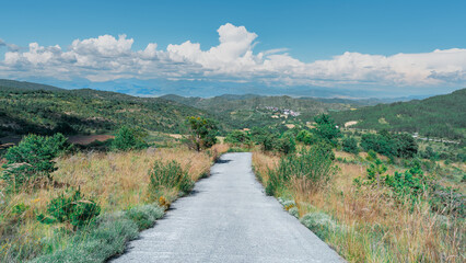 Paisaje de los pirineos al norte de España, Europa.