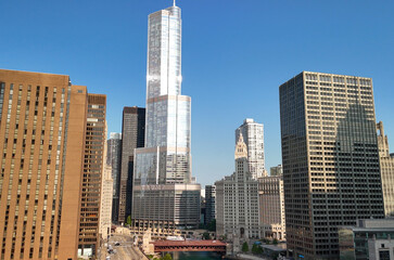 Obraz premium Breathtaking aerial perspective of Chicago River surrounded by towering skyscrapers