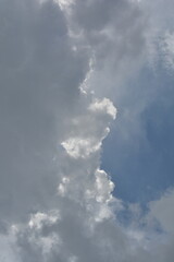 Obraz premium Beautiful clouds on the sky on a sunny day