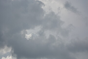 Obraz premium Beautiful clouds on the sky on a sunny day