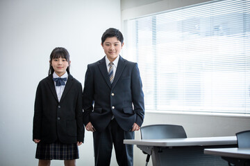 Fototapeta premium 制服を着た男女の学生