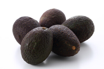 ５個のアボカド　白バック