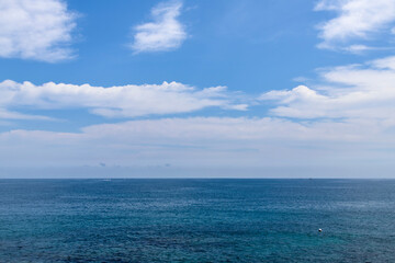 Fototapeta premium tranquil seascape with the horizon and cloud