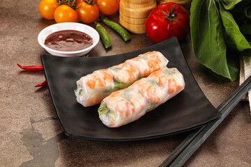 Vietnamese spring roll with prawn