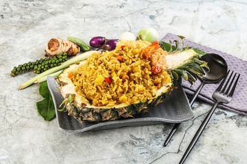 Pineapple fried rice with prawn