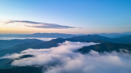 Obraz premium Aerial View of Mountains and Clouds at Sunset in a Vibrant Natural Setting : Generative AI