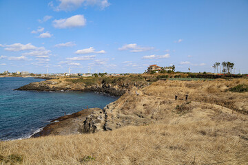 바다와 언덕이 어우러진 풍경 제주 제주시 한경면 용수리 올레길 12코스 생이기정