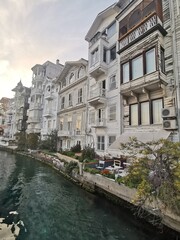 Fototapeta premium canal and houses