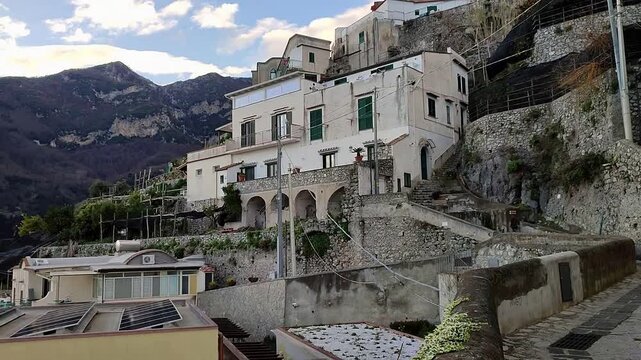 Pontone - Panoramica della valle da Via Noce