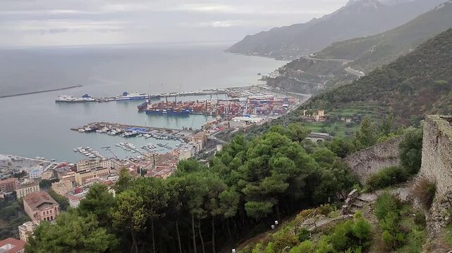Salerno - Panorama verso il porto dall'antico accesso al Castello di Arechi
