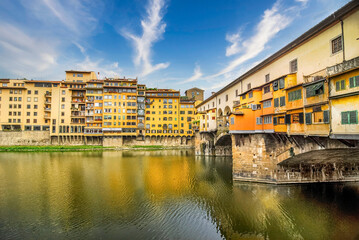 Arno und Ponte Vecchio
