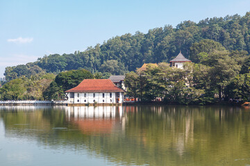 Obraz premium Exterior of the old royal bath house along the Kandy lake in Kandy, Sri Lanka, Asia