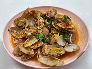 Spicy stir-fried Thai basil clams