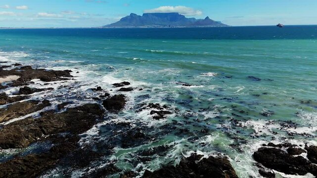 Where the ocean meets the skylin, Cape Town&rsquo;s beauty unfolds in a breathtaking blend of city and sea