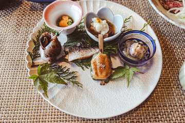 彩り豊かな和食の前菜盛り合わせ