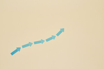 Five blue arrow stickers arranged in a row one after another along a curved trajectory