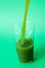 グラスに注いだ青汁　Aojiru (green juice) poured into a glass