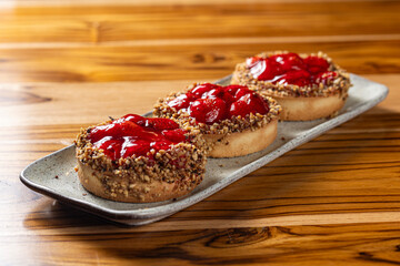 Strawberry pie with sweet sauce