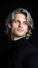 Obraz premium A man with a long gray hair and a blue eye is wearing a black shirt
