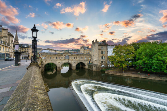 Pulteney Bridge River Avon at sunrise in Bath, England, United Kingdom