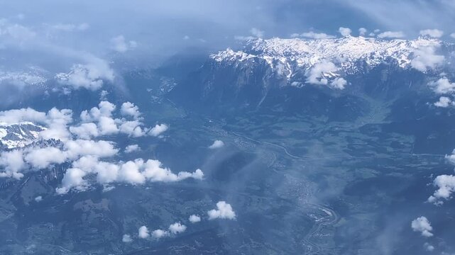Vue depuis un avion en vol, en mai 2024.