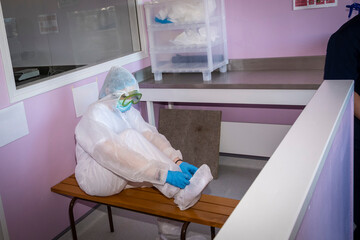 Equipement tenue stérile dans une salle blanche
