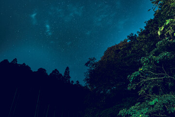 10月初旬の岐阜県関市洞戸の山と星空