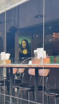 Mona Lisa holding a drink in her Hand