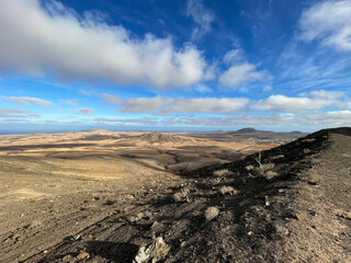 Vista panorámica de las montañas de Fuerteventura. Montaña de Tindaya, La Oliva. 