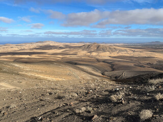 Vista panorámica de las montañas de Fuerteventura. Montaña de Tindaya, La Oliva. 