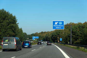 Ausfahrt 34 M&uuml;hlenbeck auf Bundesautobahn A10 in Richtung Hamburg