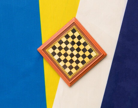 flag of ukraine and rosi and chessboard