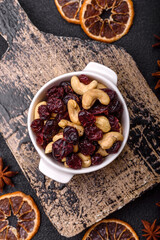 Mixture of roasted cashews and dried cranberries