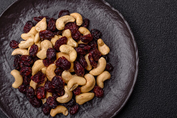 Mixture of roasted cashews and dried cranberries