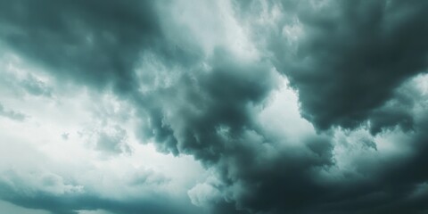 Obraz premium Dramatic and Ominous Storm Clouds Gathering Overhead in a Chaotic Sky of Turbulence