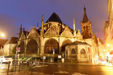 Fototapeta premium Saint Severin church was constructed beginning in 1230, then, after a fire, rebuilt and enlarged in the 15th to 17th centuries in the Flamboyant Gothic style. Paris. France.