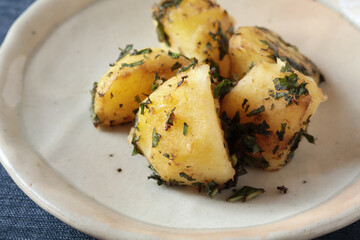 じゃがいものバジル炒め