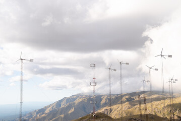 molios heolicos generadores de energia electrica en monta&ntilde;as rurales