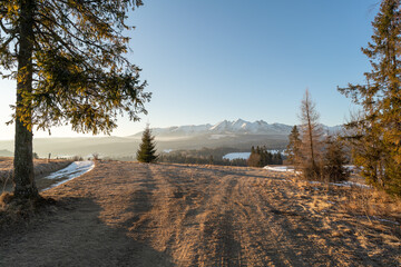 Widok na Tatry Bielskie z przełęczy nad Łapszanką © Piotr Szpakowski