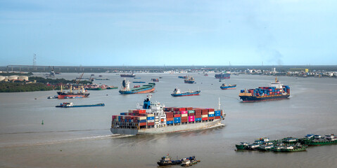 Obraz premium Cargo ship transporting containers on Saigon River from port to East Sea