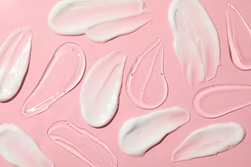  Body cream and gel on pink background, flat lay © New Africa