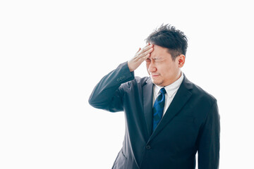 熱を出すスーツを着た中年男性